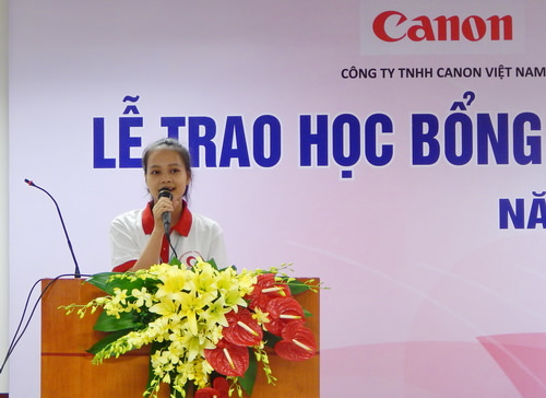 Nguyễn Thị Hoàn - sinh viên 2 lần được nhận học bổng Canon chia sẻ về thành tích học tập, rèn luyện cũng như những dự định của bản thân sau khi được nhận học bổng