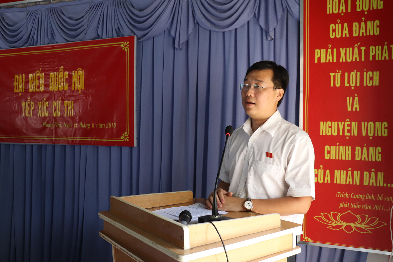  ĐBQH Lê Quốc Phong báo cáo nội dung kì họp thứ 5 của Quốc hội với cử tri xã Phong Phú (H.Tuy Phong, Bình Thuận)
