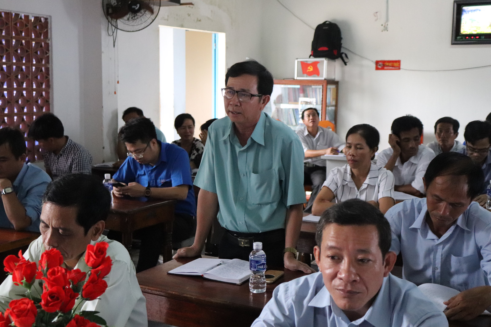 Anh Lê Quốc Phong tiếp xúc cử tri tại H.Tuy Phong, Bình Thuận - ảnh 1 Cử tri Trần Văn Sơn đề nghị Quốc hội tăng cường công tác tuyên truyền cho dân biết về các dự án luật mà người dân đặc biệt quan tâm 