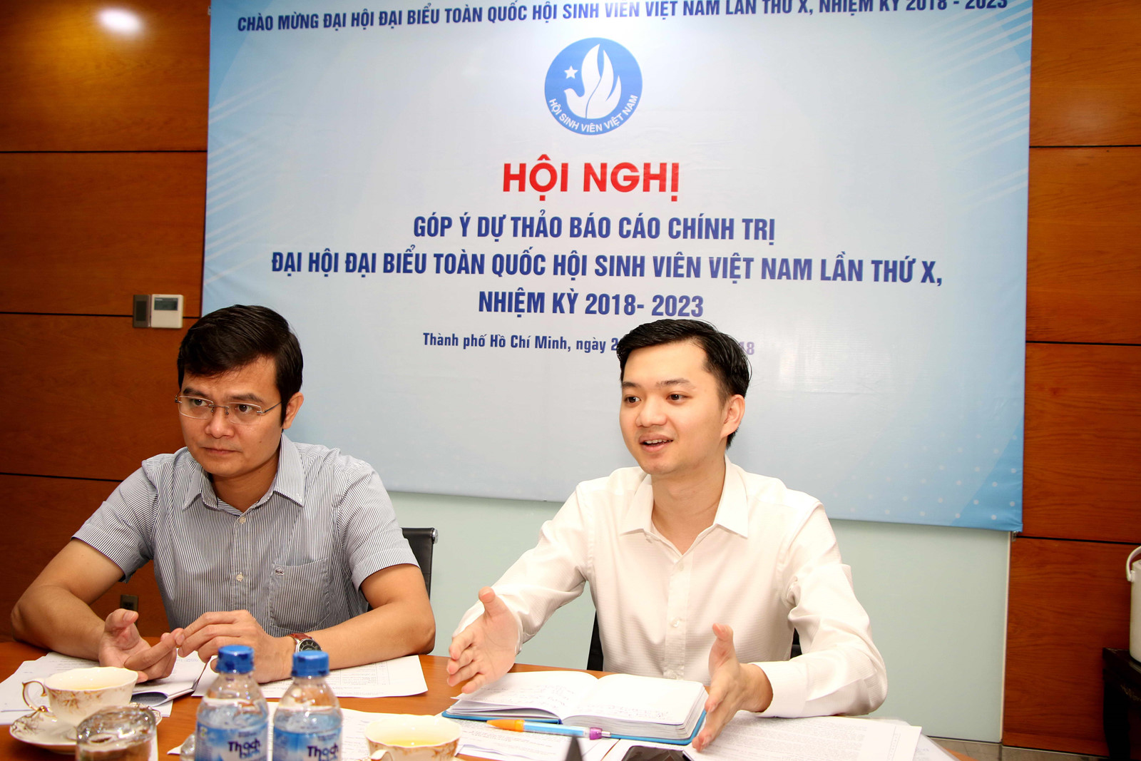 Bí thư Trung ương Đoàn Bùi Quang Huy (trái) và Phó chủ tịch Thường trực Trung ương Hội SV Việt Nam Nguyễn Minh Triết chủ trì hội nghị