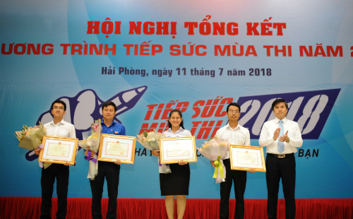 Đồng chí hó Vụ trưởng phụ trách Vụ Giáo dục chính trị và Công tác học sinh, sinh viên (Bộ GD&ĐT) Bùi Văn Linh