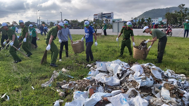 8.200 người Phú Quốc thu gom 25 tấn rác và khai thông cống rãnh - ảnh 7